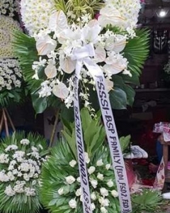 Classic Whites Standing Spray